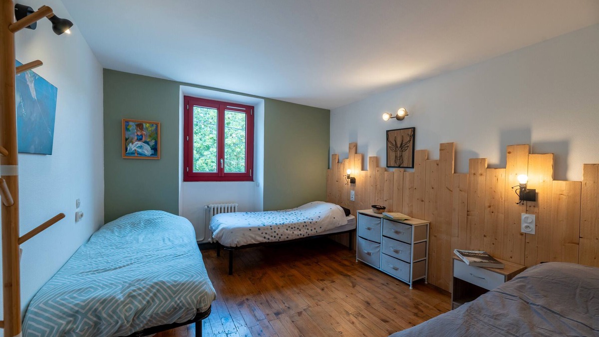 Vassieux-en-Vercors Apartment | Room 'Les Carlines' with Mountain View, Shared Terrace and Wi-Fi