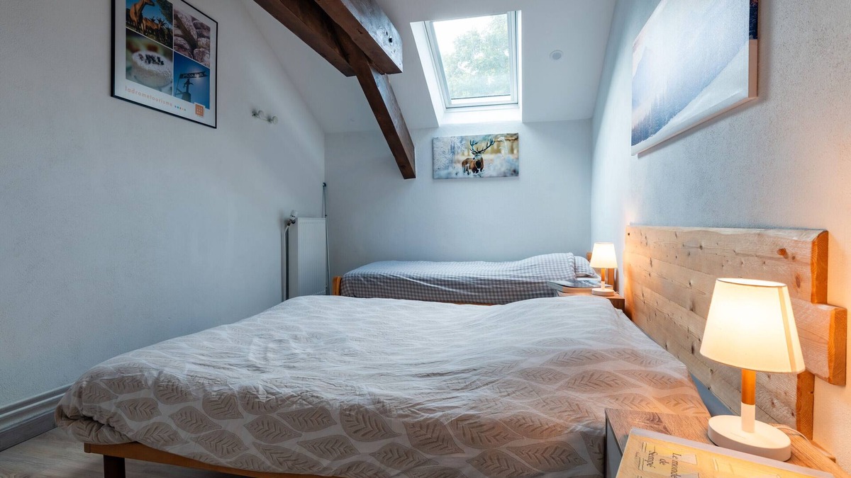 Vassieux-en-Vercors Apartment | Room 'Les Carlines 6' with Mountain View, Shared Terrace and Wi-Fi