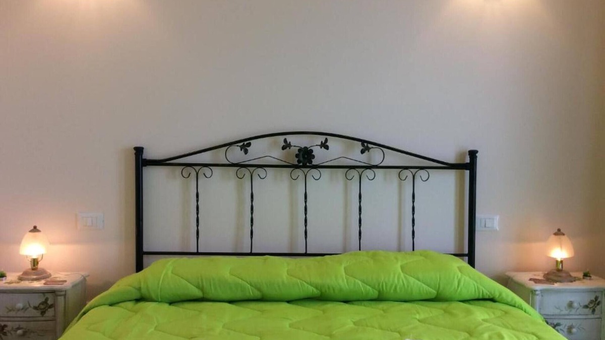 Rilievo Apartment | Room 'Maidda' with Shared Garden, Wi-Fi and Air Conditioning