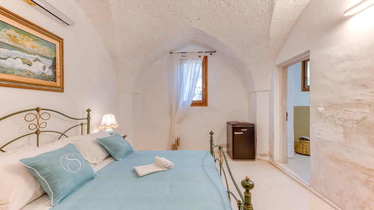 Presicce Apartment | Room 'Masseria Scafazzi - Cristina - 4' with Private Terrace, Wi-Fi and Air Conditioning