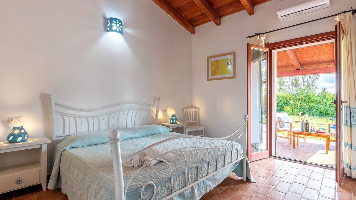 Santa Maria La Palma Apartment | Room 'Matrimoniale' with Private Terrace, Wi-Fi and Air Conditioning