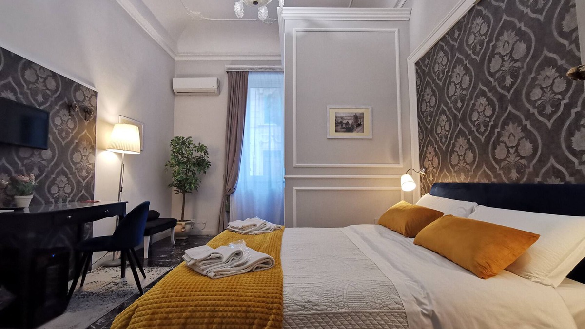 Messina Apartment | Room 'Matrimoniale' with Wi-Fi and Air Conditioning