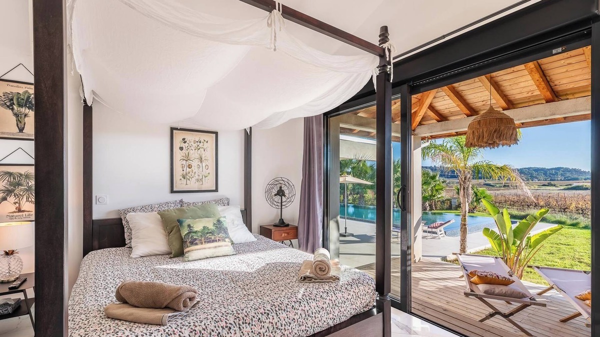 Plaissan Bed & Breakfast | Room n°4 in Villa SCL - Heated pool - SPA Jacuzzi