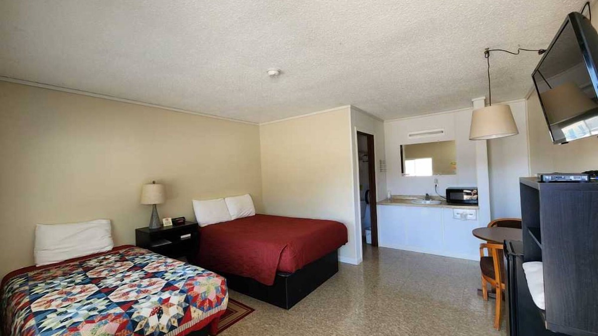 Warsaw House | Room Perfect for Family Gatherings w/Pool and Large Fishing Pond
