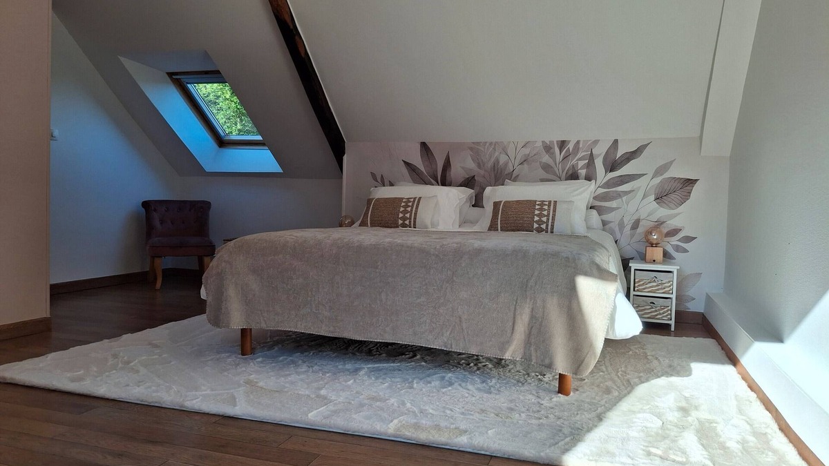 Le Vretot Apartment | Room 'Quartz Rose Et Cristal De Roche' with Shared Terrace, Shared Garden and Wi-Fi