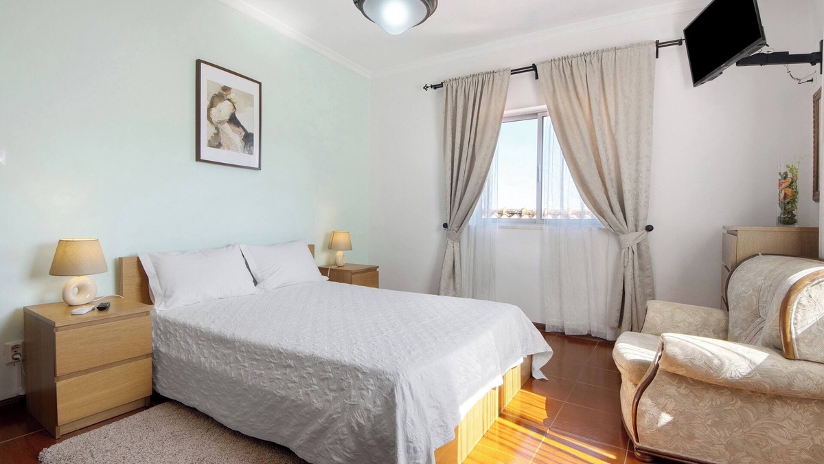 Provesende Apartment | Room 'Quarto 1 - Casa Da Jesus' with Mountain View, Wi-Fi and Air Conditioning