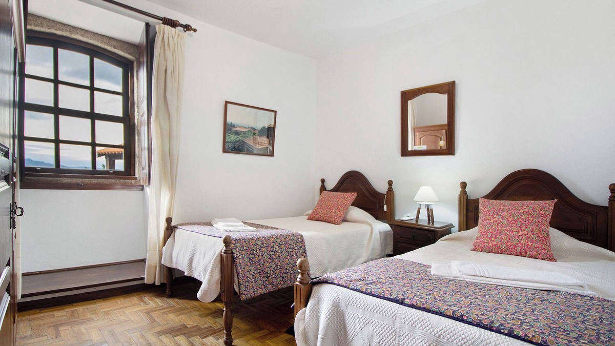 Soajo Apartment | Room 'Quarto 1 - Casa Do Adro' with Mountain View, Wi-Fi and Air Conditioning