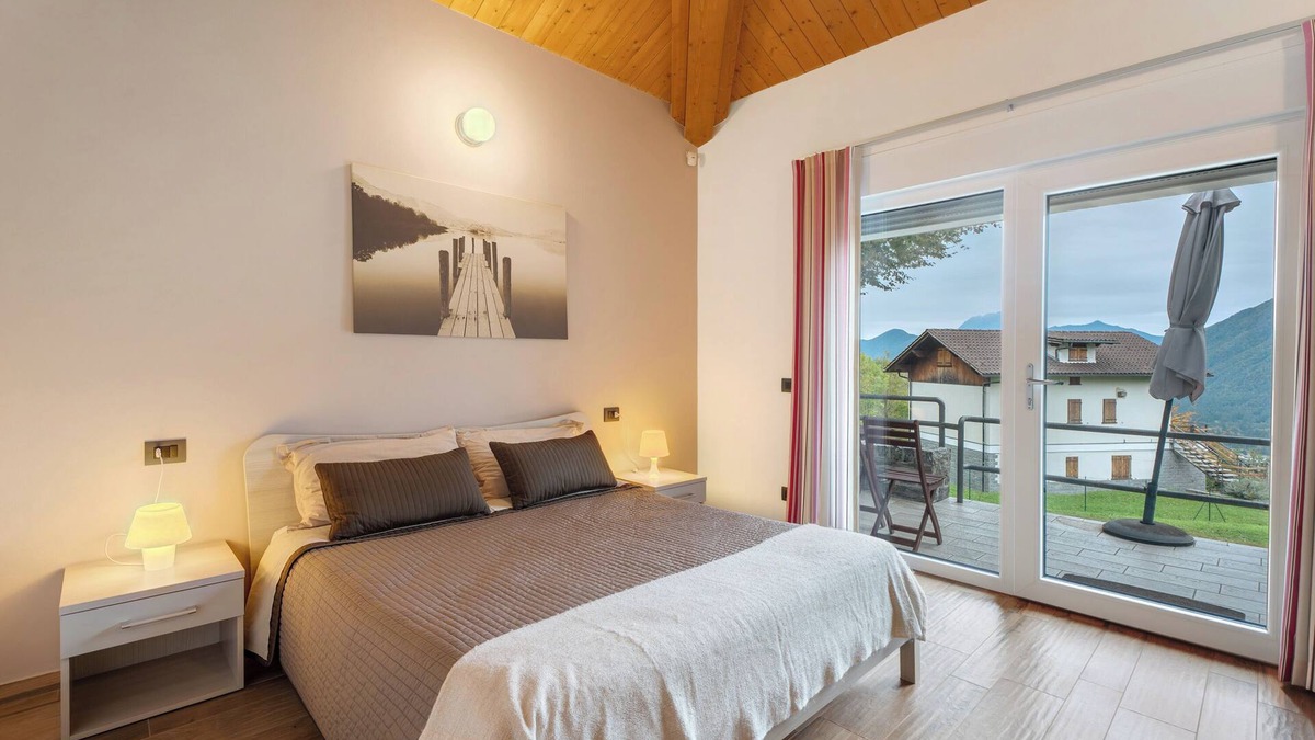Druogno Apartment | Room 'Rosa' with Mountain View, Private Terrace and Wi-Fi