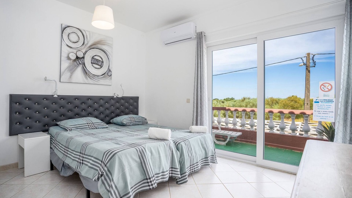 Armacao de Pera Apartment | Room 'São Rafael' with Shared Pool, Wi-Fi and Air Conditioning