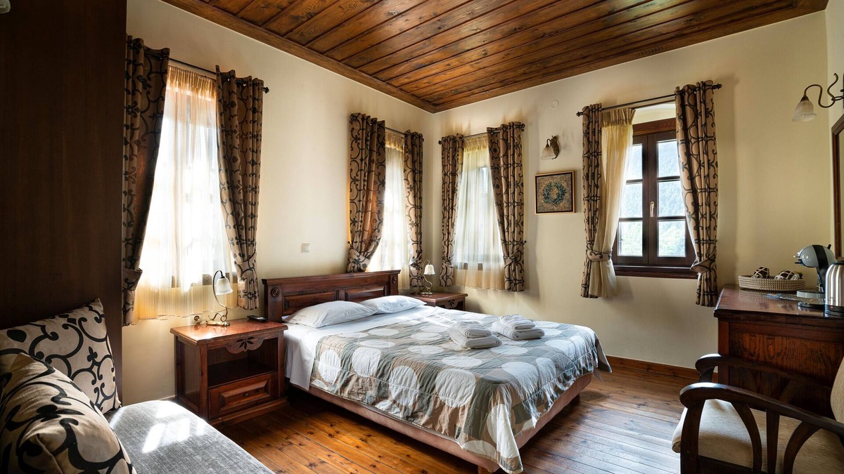 Potamia Apartment | Room 'Standard Family -Xrysopeleia' with Mountain View, Private Terrace and Wi-Fi