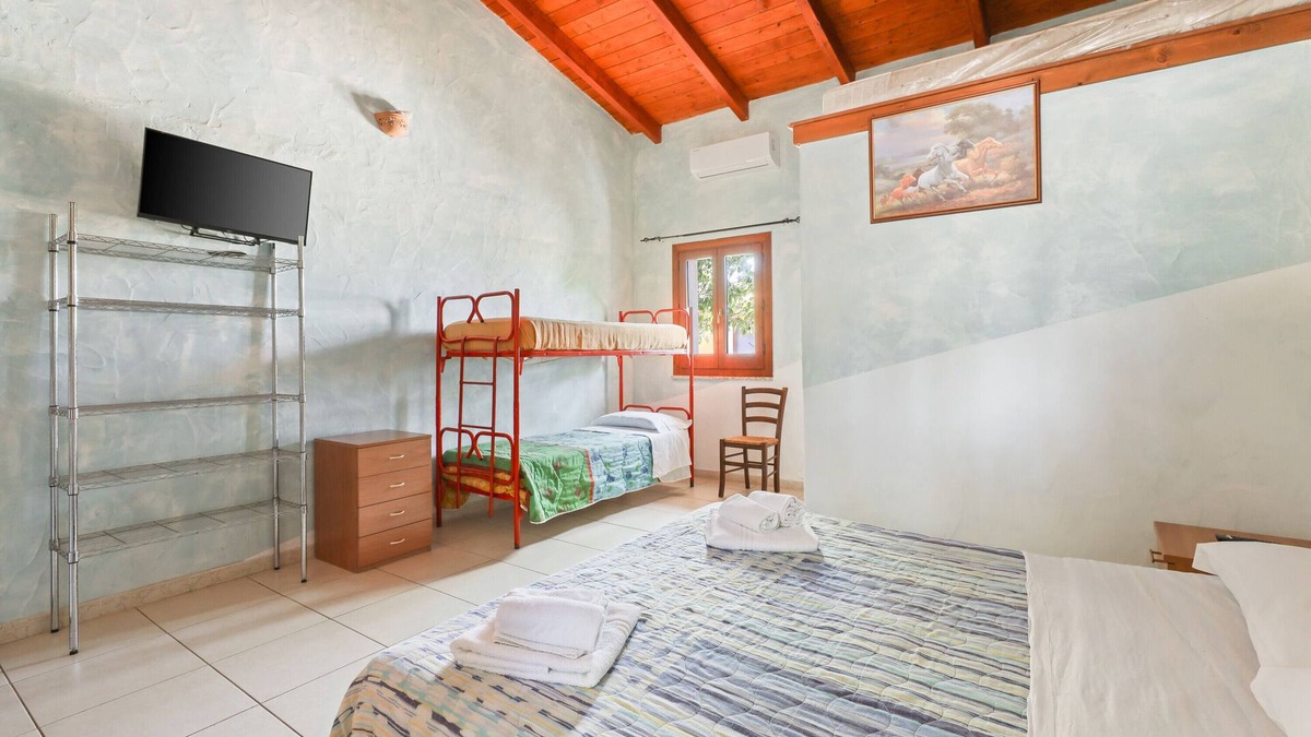 Sagama Apartment | Room 'Stanza 2' with Shared Garden, Wi-Fi and Air Conditioning