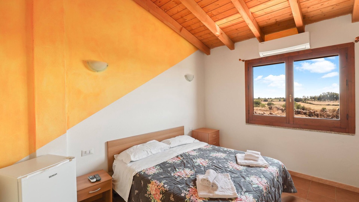 Sagama Apartment | Room 'Stanza 5' with Shared Garden, Wi-Fi and Air Conditioning