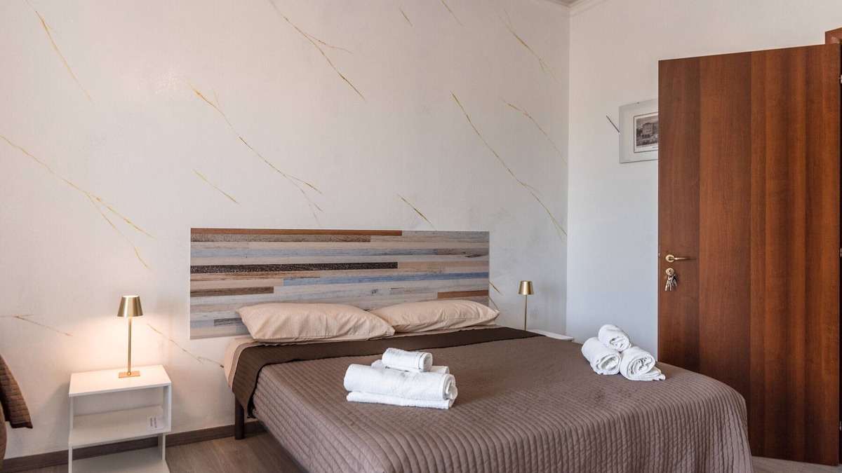 Agrigento Apartment | Room 'Stanza Seme' with Balcony, Wi-Fi and Air Conditioning