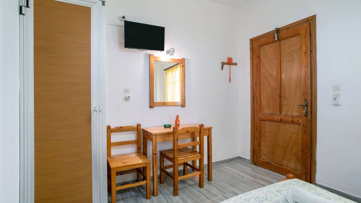 Logaras Apartment | Room 'Studio 4' with Mountain View, Wi-Fi and Air Conditioning