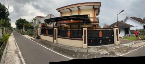 Kepanjen House | room tidak terserdia