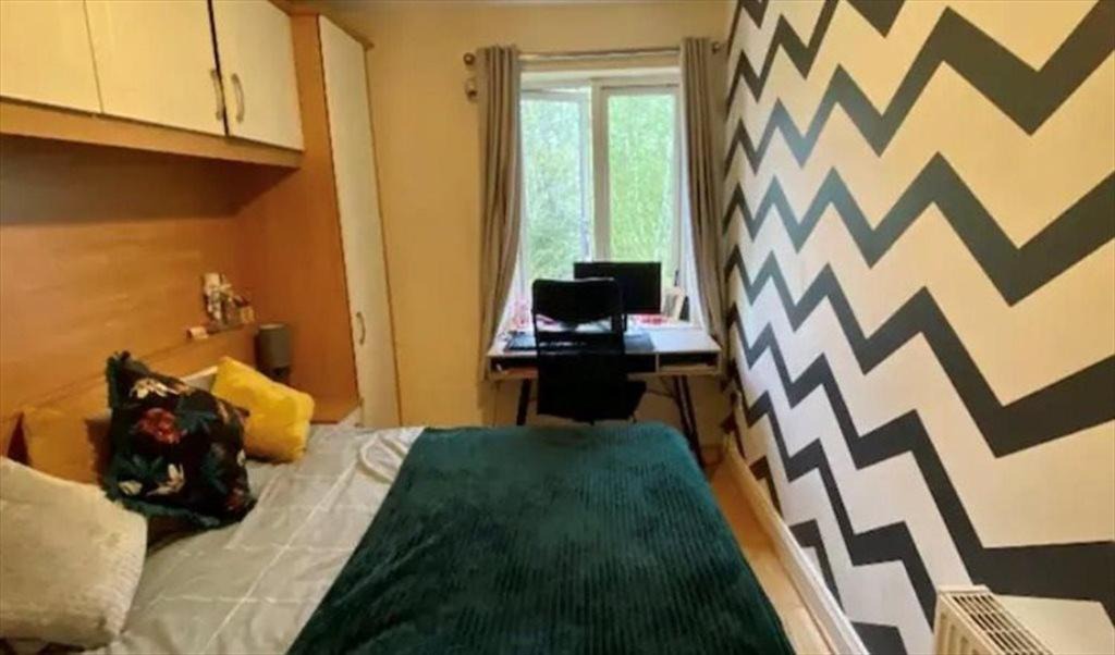 Sutton Cross House | Room To Rent