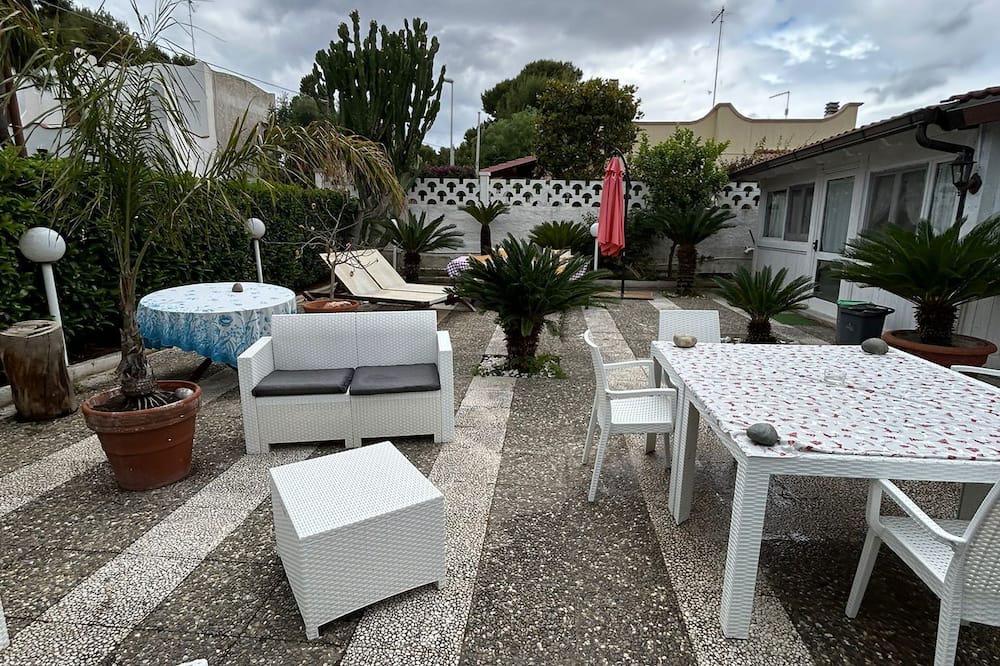 Leporano Marina Apartment | Room 'Tulipano' with Sea View, Shared Terrace and Wi-Fi