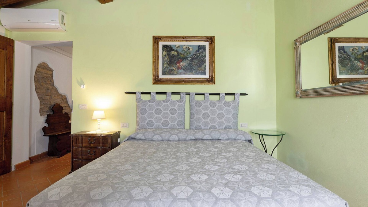 Montebonello Apartment | Room 'Verde I Cipressi' with Shared Garden, Wi-Fi and Air Conditioning