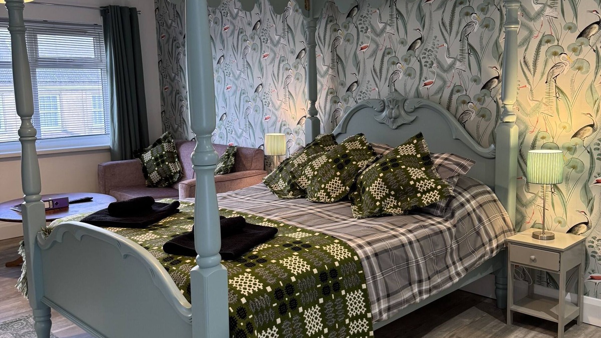 Aberporth Apartment | Room with balcony for two
