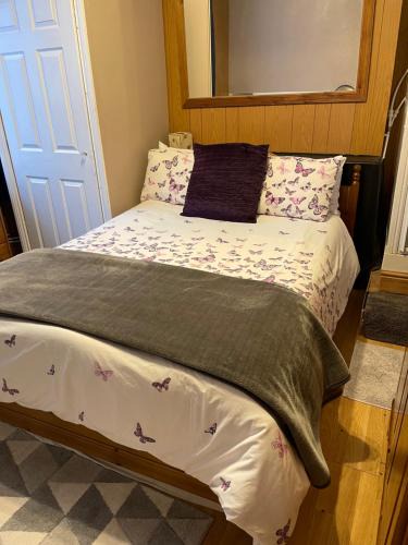Five Oak Green House | ROOM with SHOWER, TOILET and KITCHENETTE