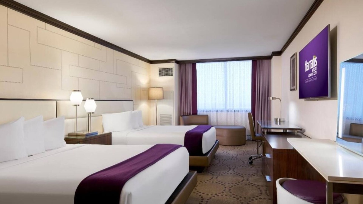 Atlantic City Hotel | Room with Two Beds at a 4⭐️ Hotel