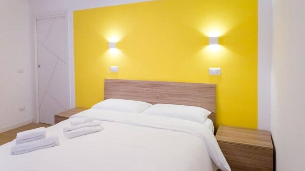 Tuscolano Apartment | RoomApartment Rome: 1 Bedroom Apartment with Balcony