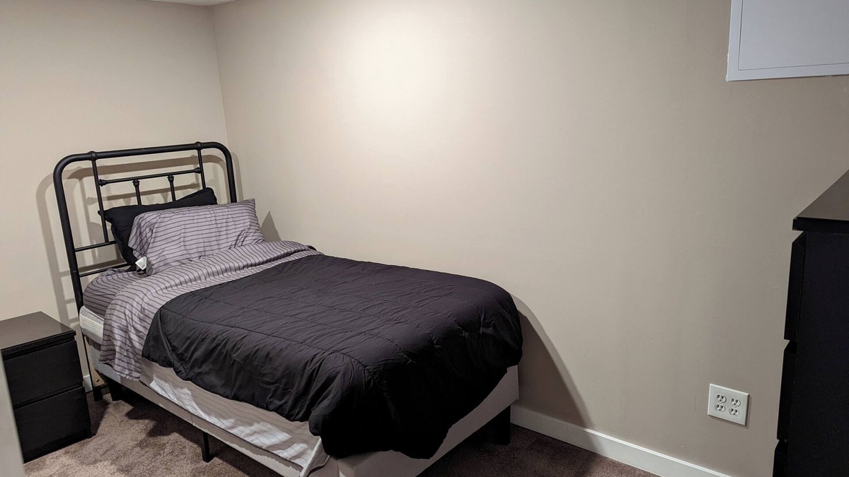 Rose Park House | Roommate Style, Private Twin Bed with High-Speed Internet