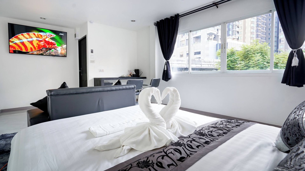 Sukhumvit Hotel | rooms are all city view