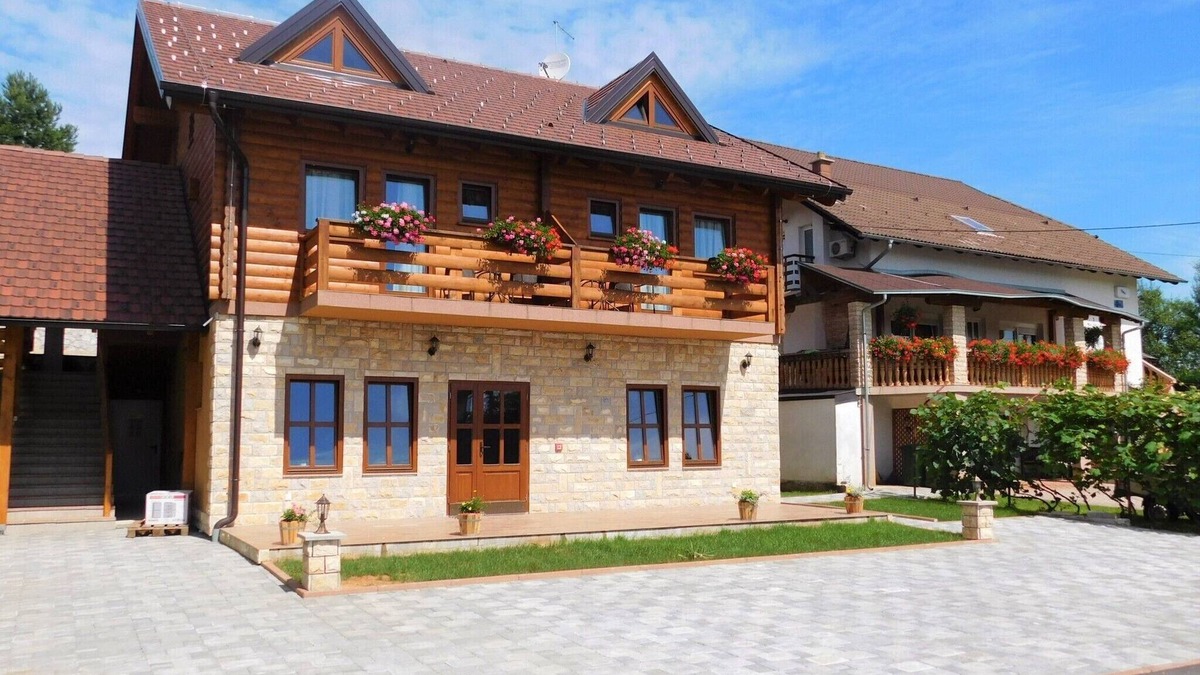 Grabovac Apartment | Rooms Ilija, (15145), Rakovica, hr