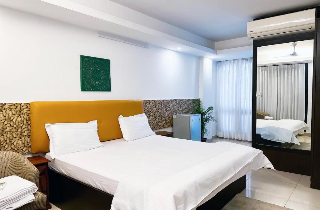 Hauz Khas Village Hotel | Roomshala 114 The Locals - Hauz Khas