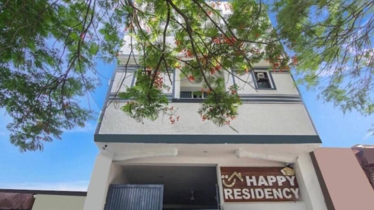 Sainik Farm Hotel | Roomshala 123 Happy Homes Saket