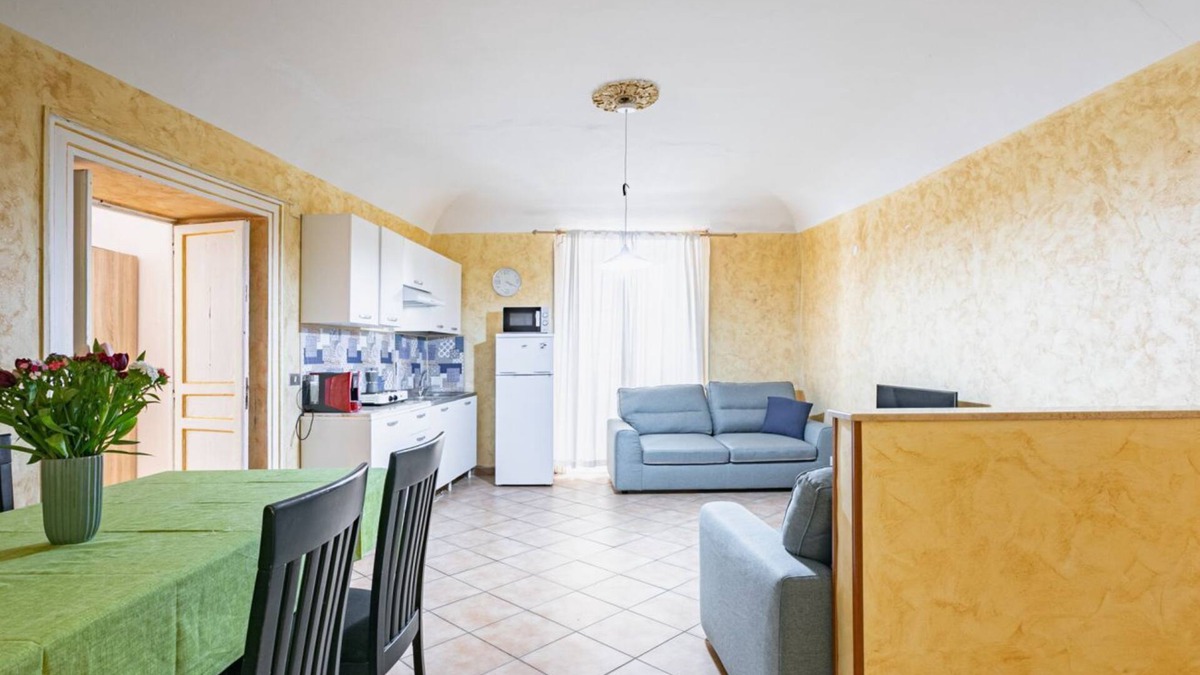 Centro Storico Apartment | Roomy 130 sqm apartment, able to accommodate up to 8 people, located on the 1st floor of a renovated building (NO lift). The property boasts a central location (Restricted Trafffic Area), in the heart of the historic center of Palermo, near Piazza Pretor