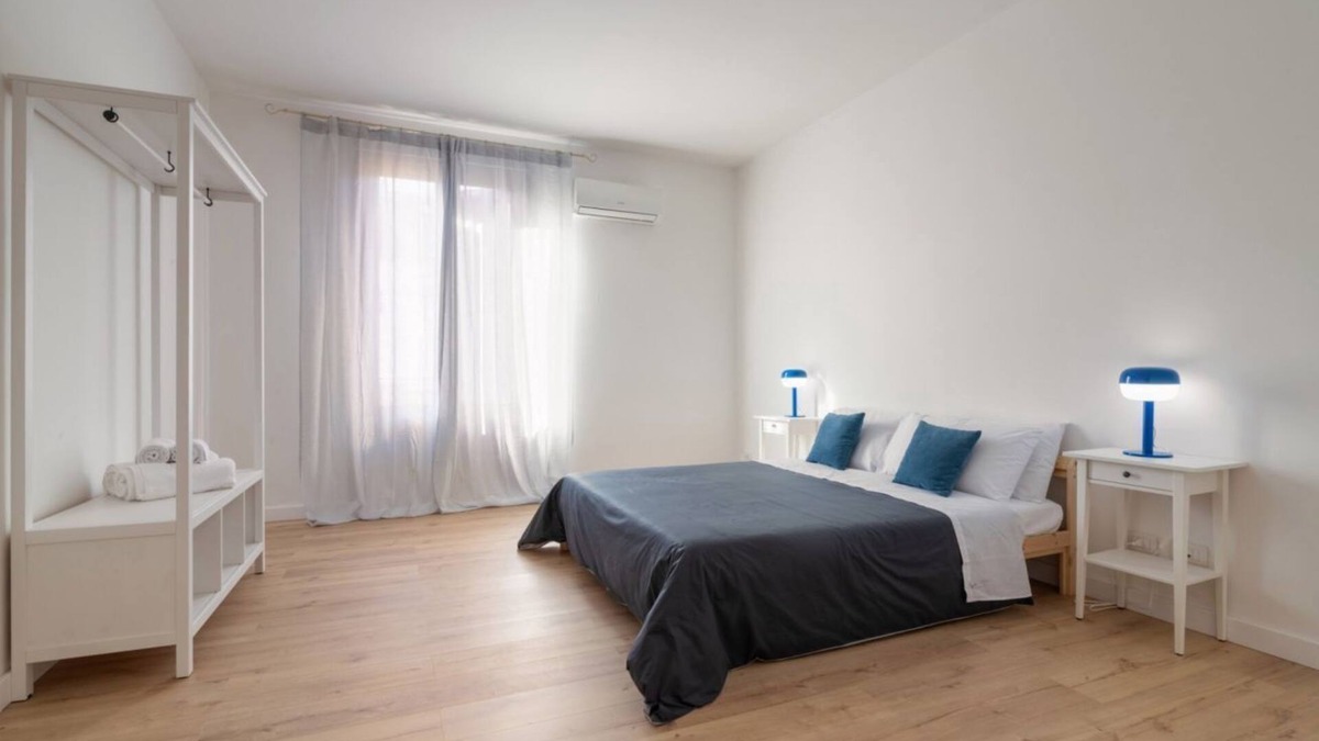 Borgo Vecchio Apartment | Roomy Apartment between the Port and Politeama