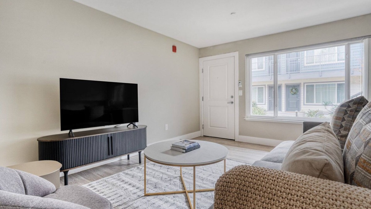 Campbell Apartment | Roomy Campbell 1BR w/Gym, Pool & Hot Tub, walk to WF & TJ, by Blueground