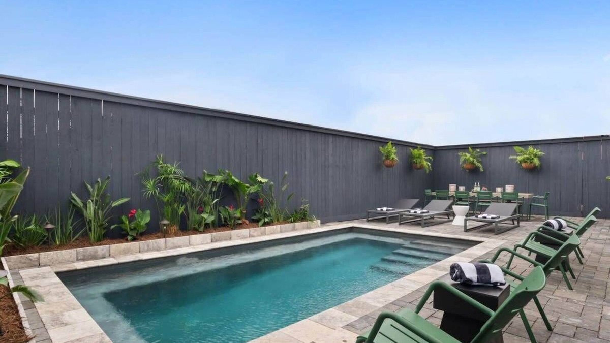 Faubourg Lafayette Hotel | Roomy, Historic Restoration | Heated Pool