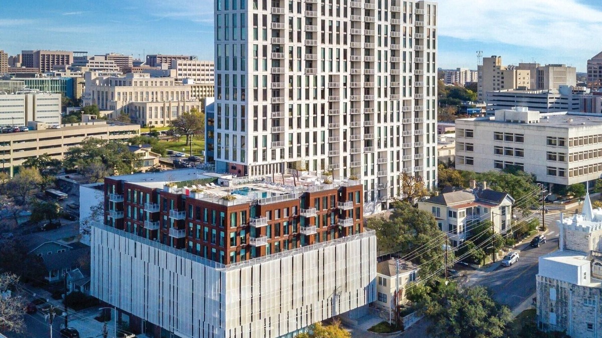 Civic District Resort | Roomy Studio at Austin Resort! Complete with Rooftop Pool, Fire Pit, and More!