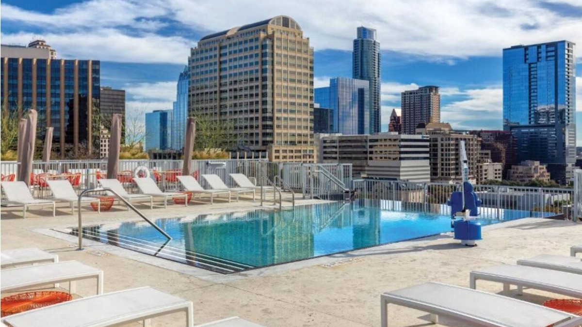 West End Resort | Roomy Studio at Austin Resort! Complete with Rooftop Pool, Fire Pit, and More!