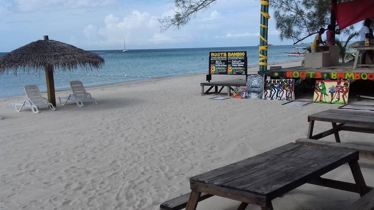 Negril Hotel | Roots Bamboo Beach Resort