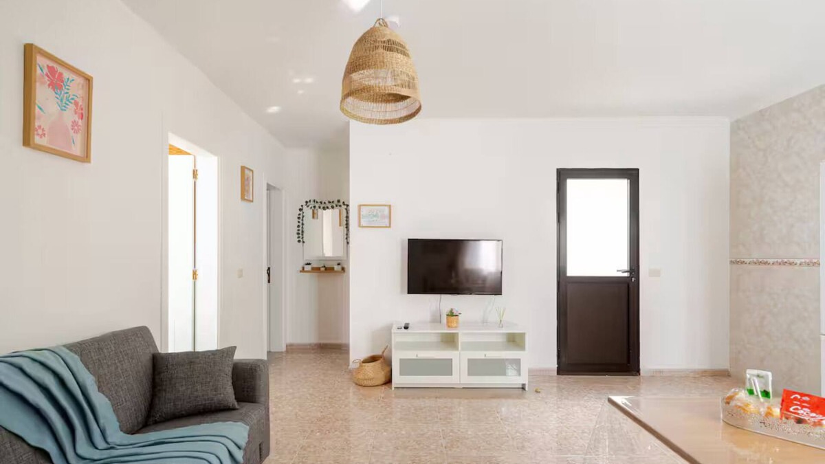 Caleta de Famara Apartment | Roque del Oeste, 2A, next to the sea