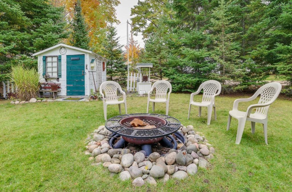 Higgins Lake House | Roscommon Cottage - Walk to Higgins Lake!
