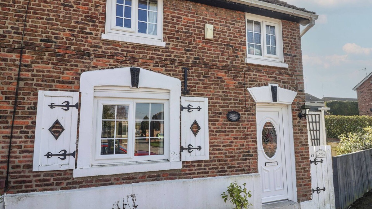 Cottingham House | ROSE COTTAGE, pet friendly, character holiday cottage in Cottingham