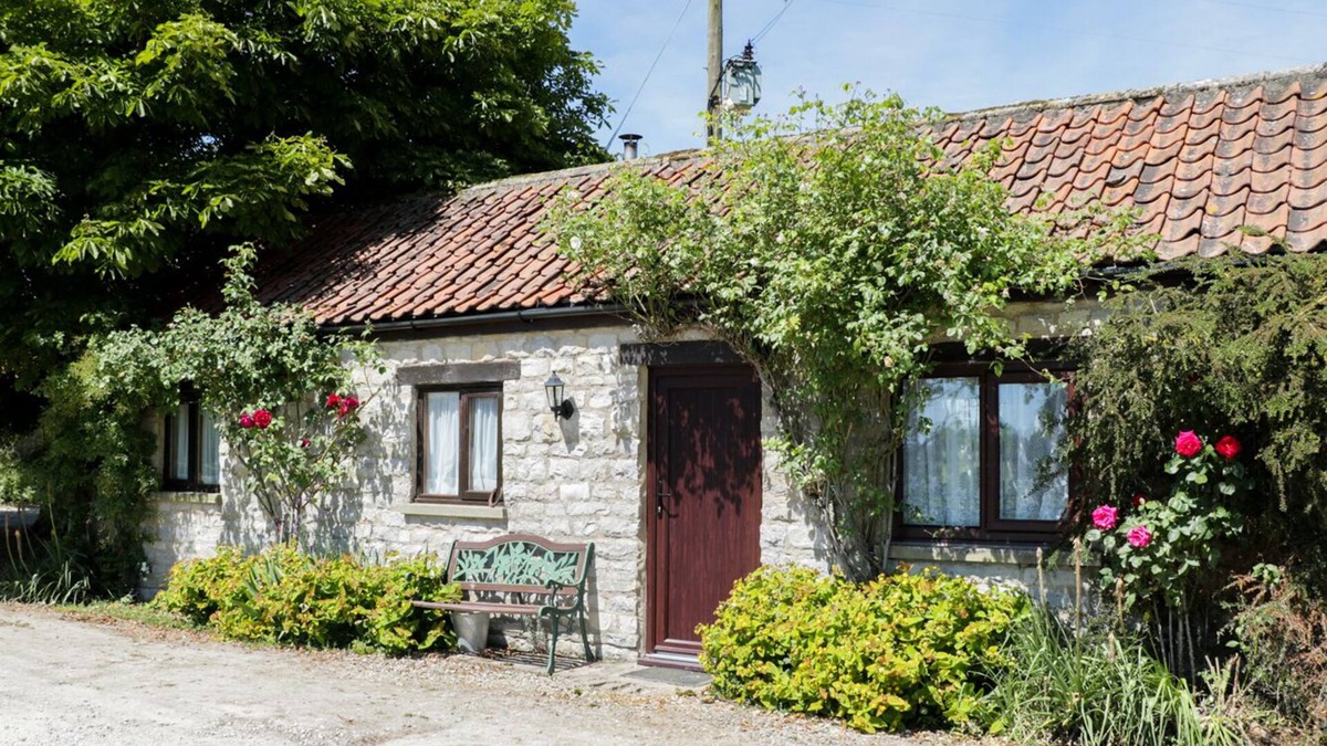 Scawton Cottage | ROSE COTTAGE, pet friendly, with open fire in Kirkbymoorside