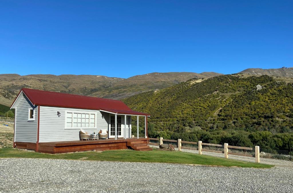Lowburn Bed & Breakfast | Rose Creek Cottage