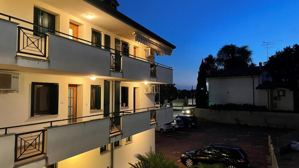 Ronchi dei Legionari Apartment | Rose e Frutta - Yellow Daisy