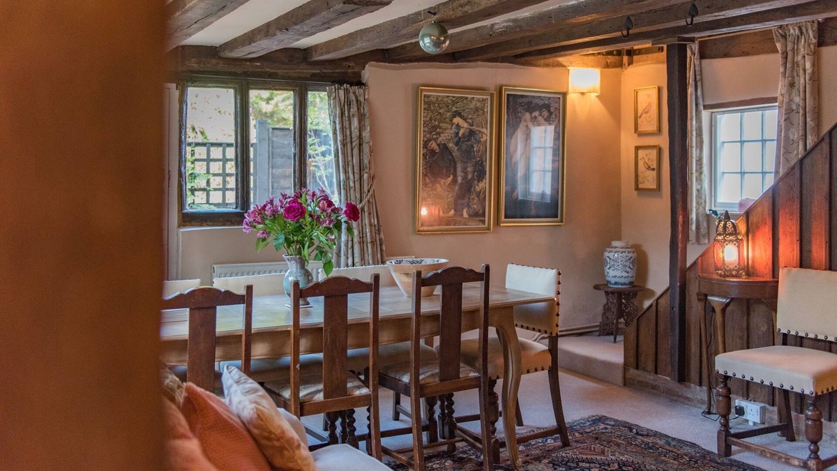 Biddenden Cottage | Rose Garden - a holiday let that sleeps 4 guests in 2 bedrooms