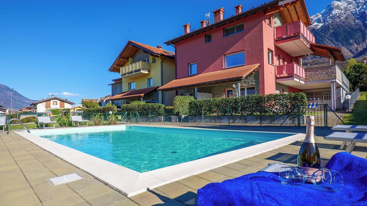 Colico Piano Apartment | Rose Gialla Pastella Holiday Apartment with Pool