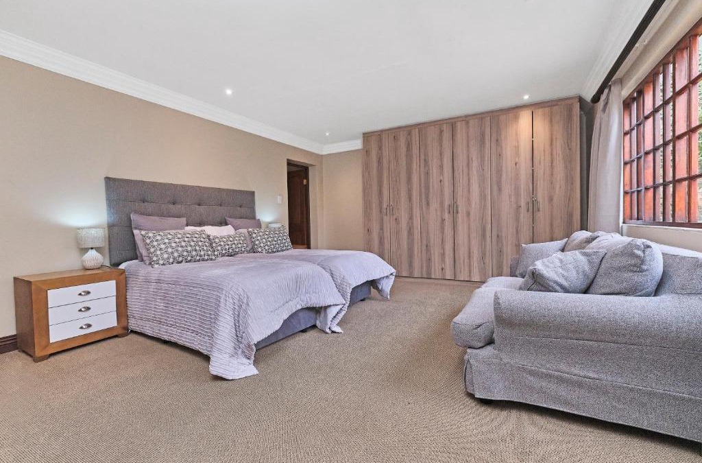Houghton Estate Apartment | Rose Road Manor - Guest suite