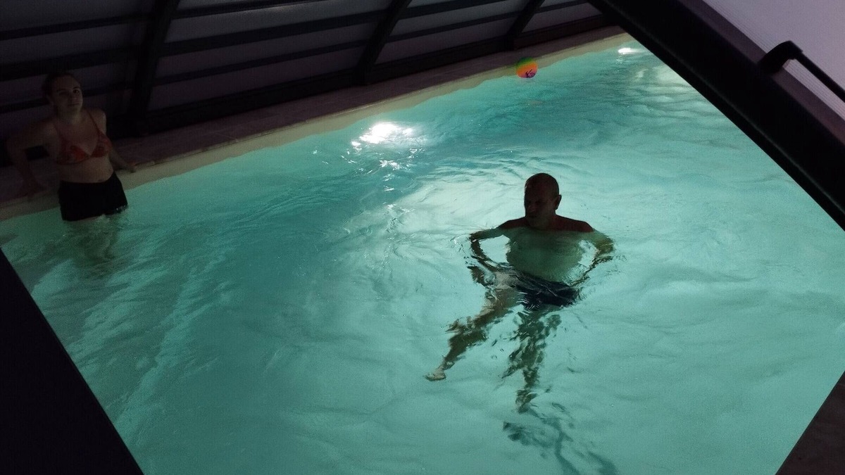 Le Blanc Bed & Breakfast | "Rose" Room in Mansion with Parking and Vehicle Charging - Le Blanc