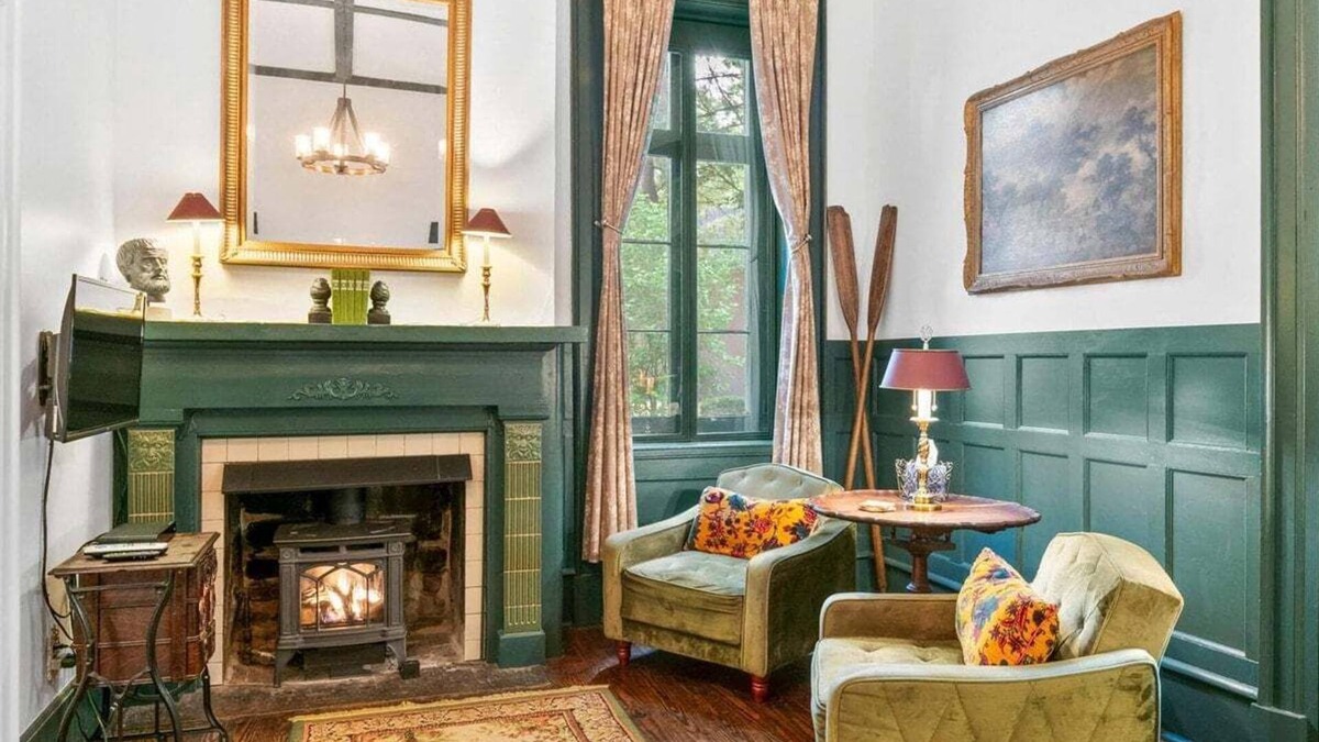 Skyland Apartment | Rose Room of the Blake House romantic couples getaway near Asheville w/free Biltmore pass