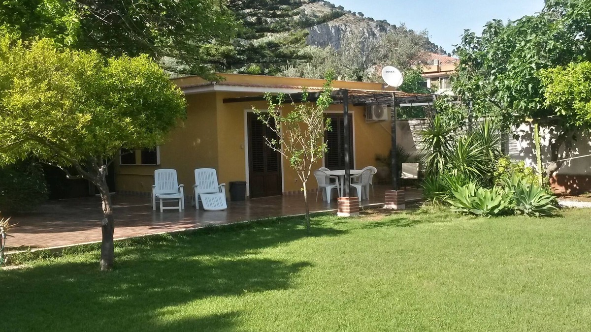 Mondello Apartment | Rose's cottage (very close to the sea)